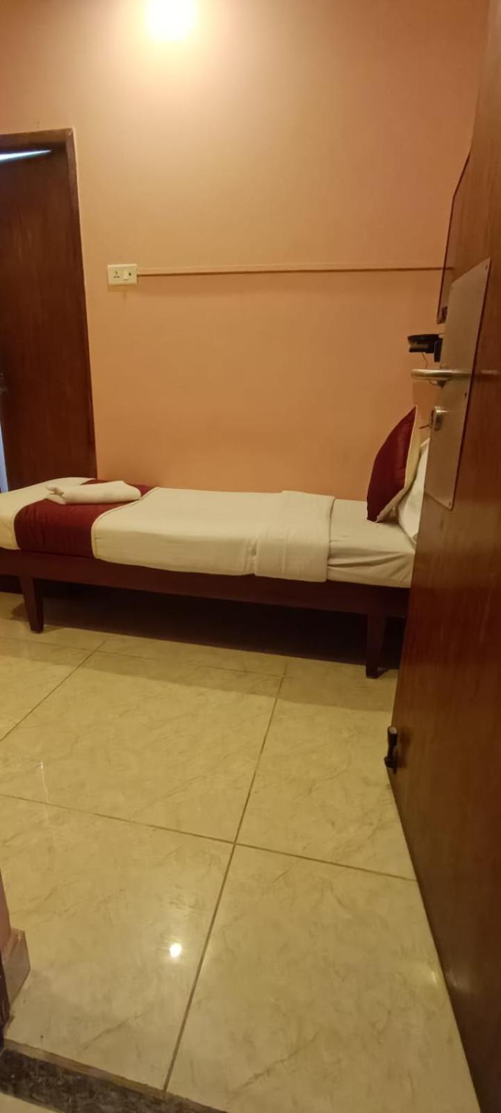 Naksha Tree Hotels Kishore Inn - Koyambedu Chennai Ngoại thất bức ảnh